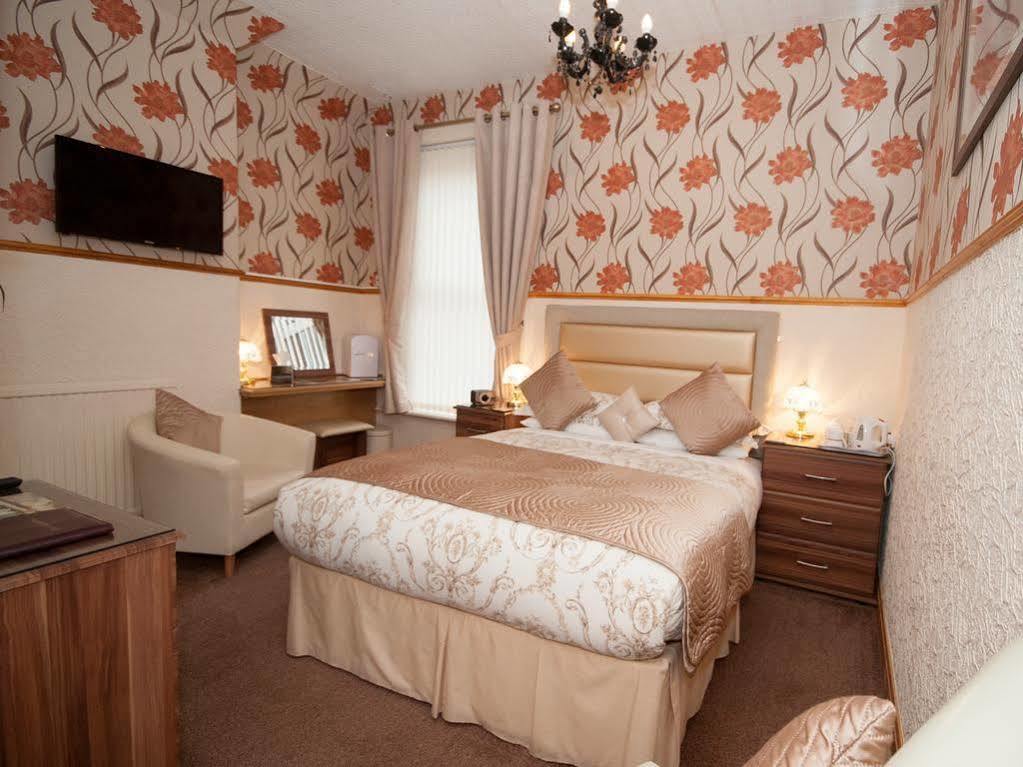 Valentine Lodge Over 21 Adult Couples Only Блекпул Екстериор снимка